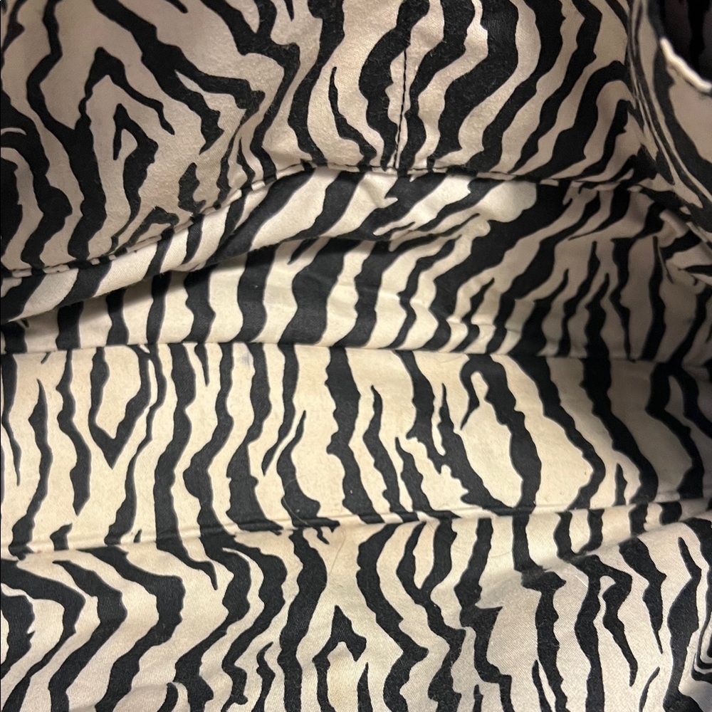 Vera Bradley Black Quilted Shoulder Bag - Picture 11 of 16